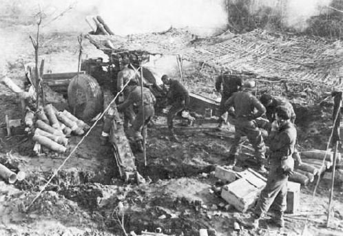Artillery men during the Battle of Thala