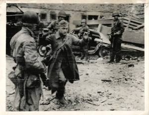 Germans in Cherbourg surrender to 9th Infantry Division men