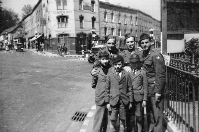 Winchester School kids with Jones, Harry Hammer, and Matarazzo - By Frank Lovell