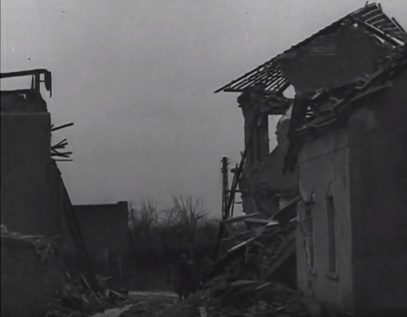 The first prisoners arrive by truck.