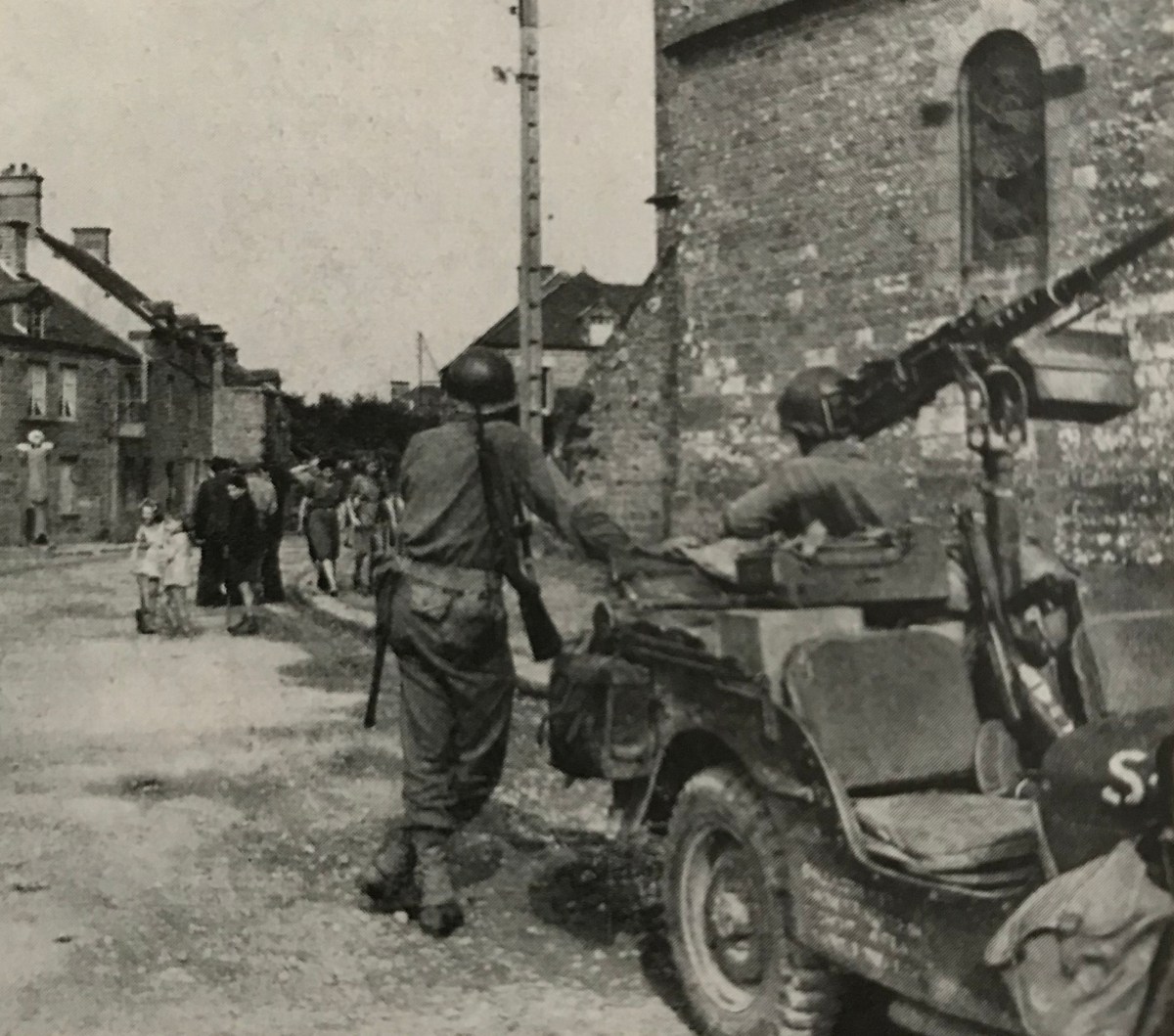 9th Infantry Division men in Beauvain, France.