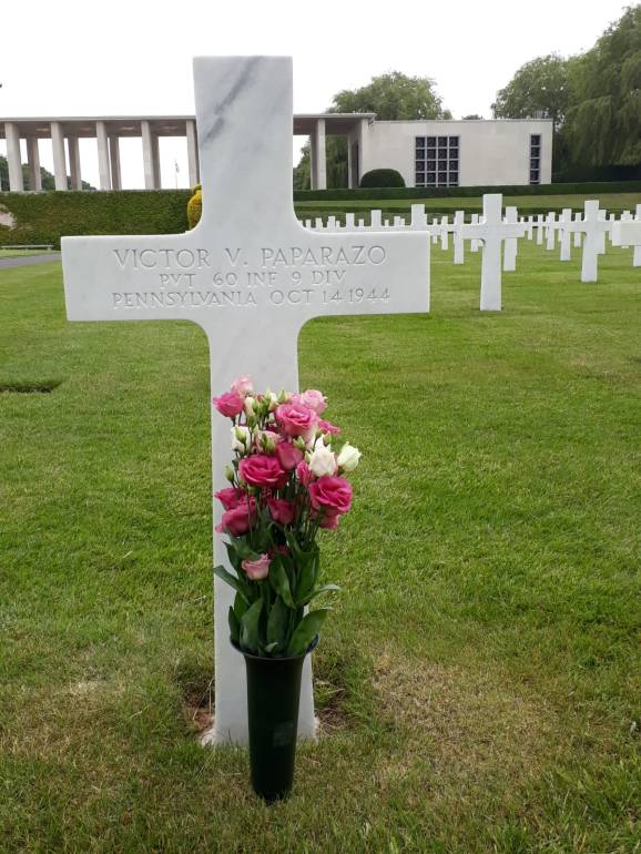 Victor Paparazo grave